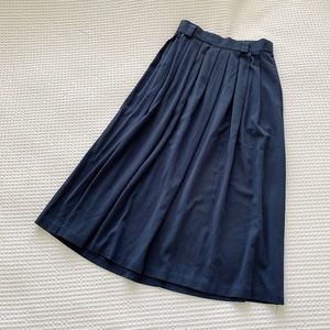 Briggs New York navy midi skirt